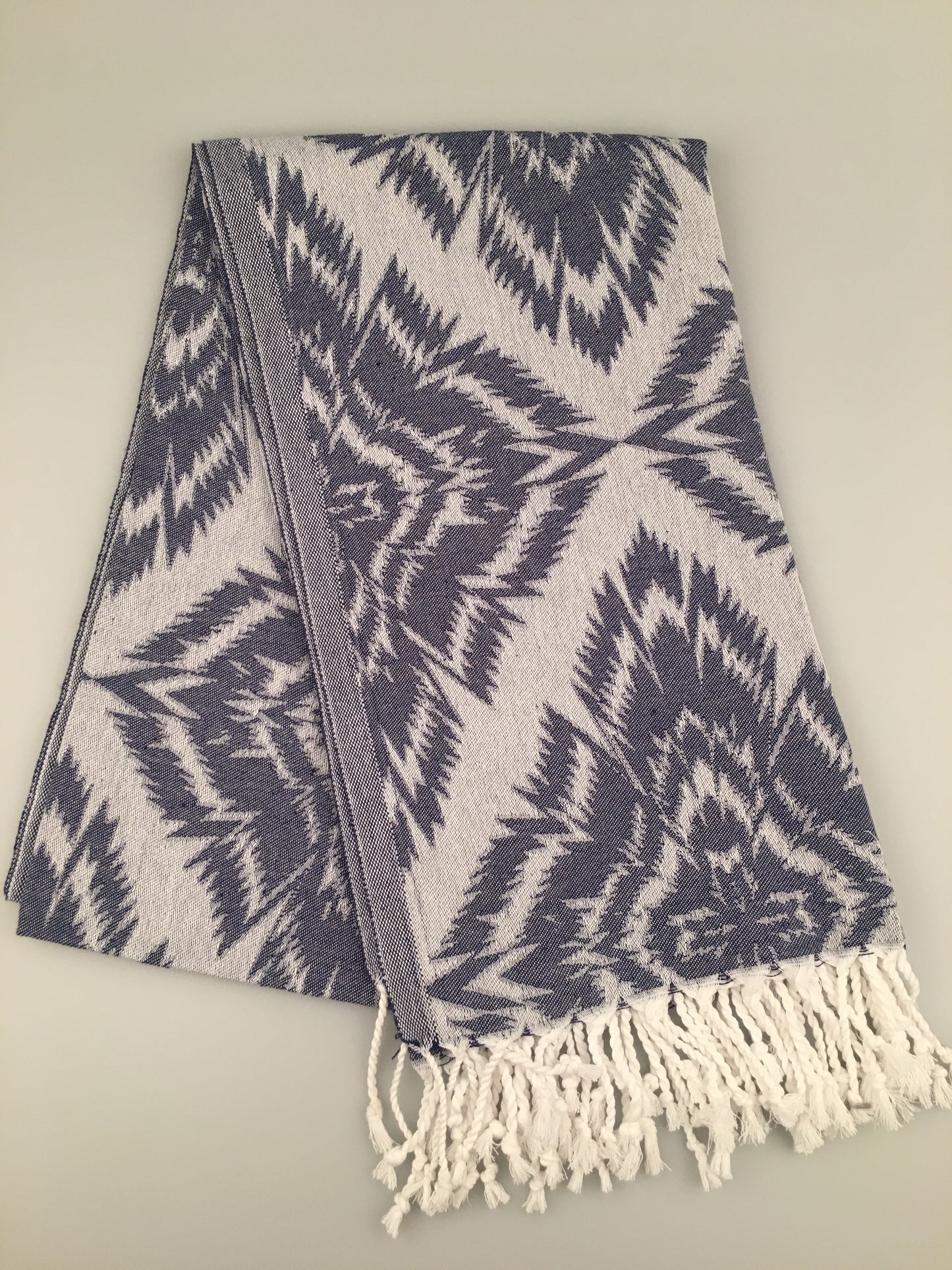 منشفة تركية لاريسا جاكار بشتمال (300 جم / 400 جم)